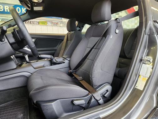 2016 Ford Mustang V6