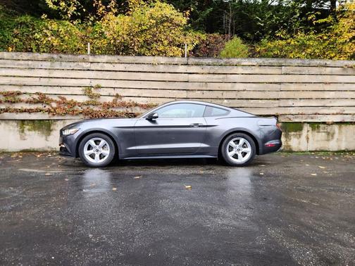 2016 Ford Mustang V6