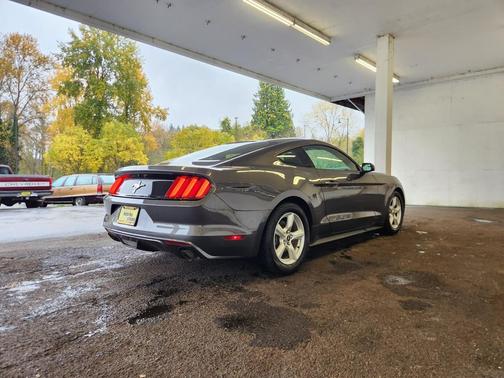 2016 Ford Mustang V6