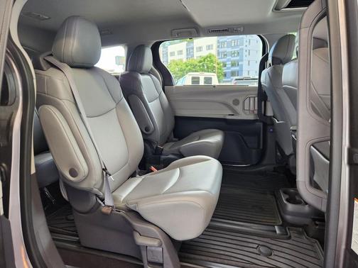 2021 Toyota Sienna XLE 7 Passenger