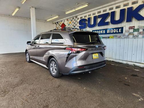 2021 Toyota Sienna XLE 7 Passenger