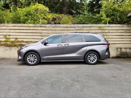 2021 Toyota Sienna XLE 7 Passenger
