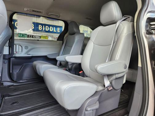 2021 Toyota Sienna XLE 7 Passenger