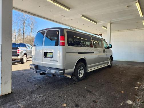 2005 Chevrolet Express 3500 Base