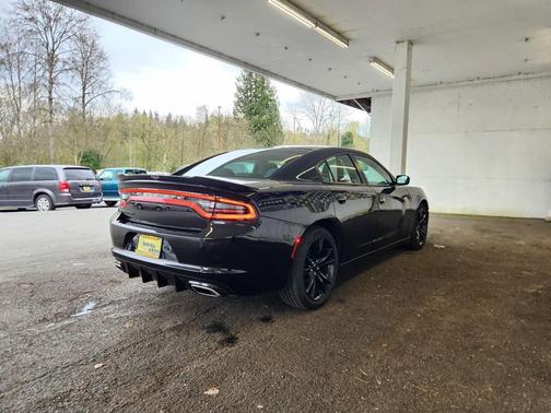Pitch Black Clearcoat 2016 Dodge Charger SE
