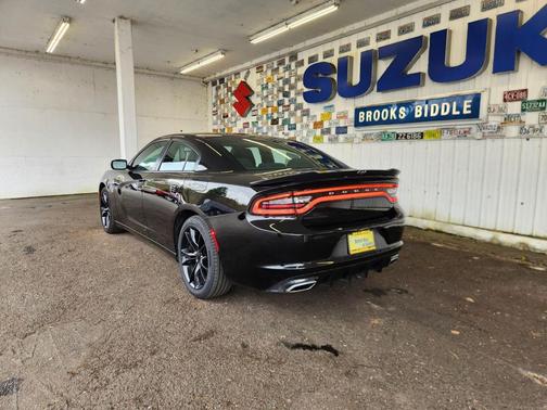 Pitch Black Clearcoat 2016 Dodge Charger SE