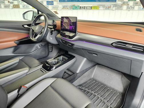 Scale Silver Metallic/Black Roof 2021 Volkswagen ID.4 Pro S