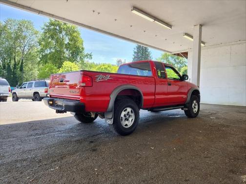 2003 Chevrolet S-10 Base