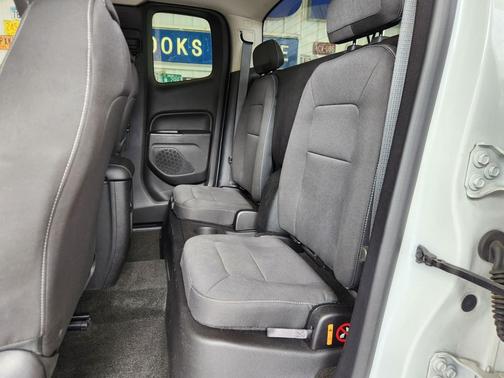 Summit White 2016 GMC Canyon SLE