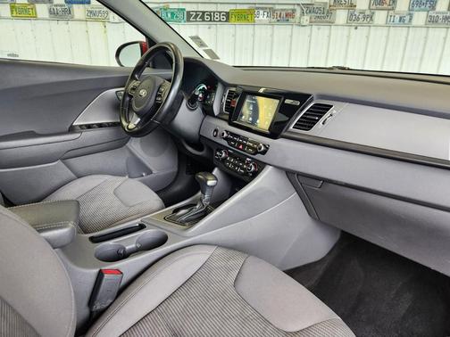 Crimson Red 2018 Kia Niro LX