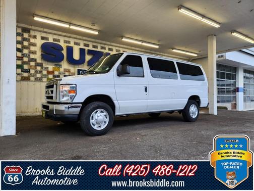 Oxford White 2011 Ford E350 Super Duty XLT