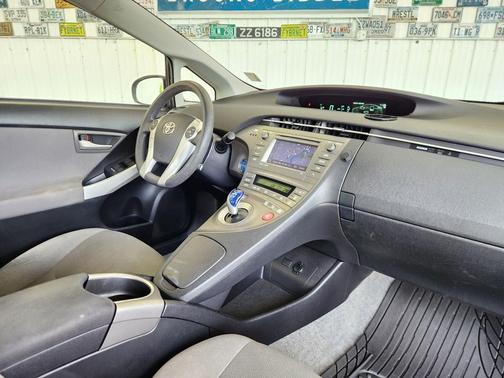 Winter Gray Metallic 2012 Toyota Prius Three