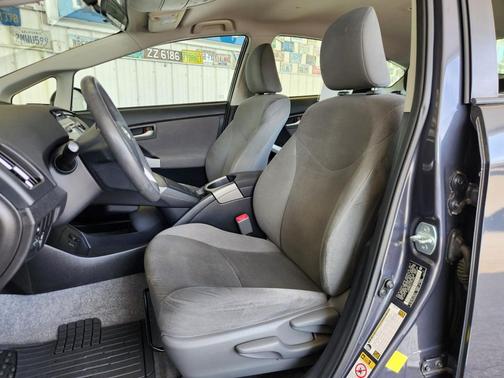 Winter Gray Metallic 2012 Toyota Prius Three