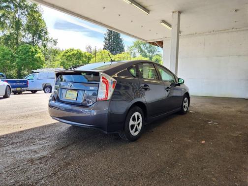 Winter Gray Metallic 2012 Toyota Prius Three
