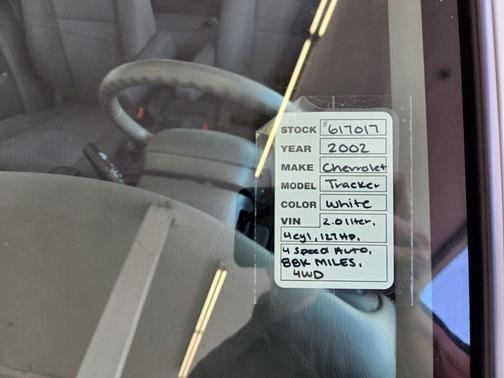 White 2002 Chevrolet Tracker Hard Top Base