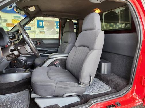 Victory Red 2003 Chevrolet S-10 Base