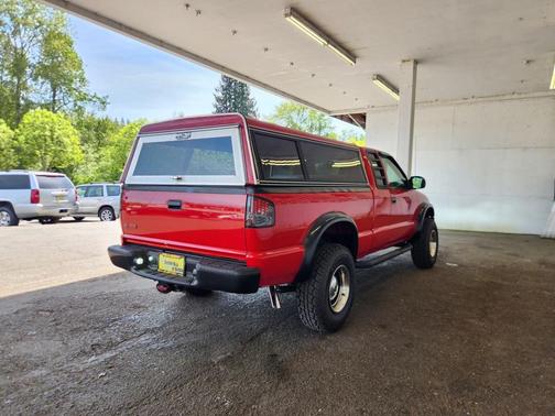 Victory Red 2003 Chevrolet S-10 Base