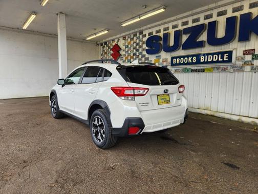 Crystal White Pearl 2018 Subaru Crosstrek 2.0i Premium