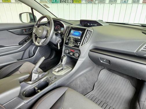 Crystal White Pearl 2018 Subaru Crosstrek 2.0i Premium