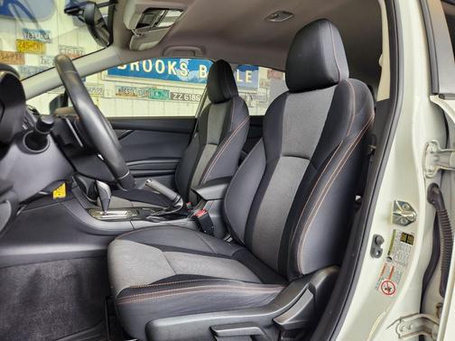 Crystal White Pearl 2018 Subaru Crosstrek 2.0i Premium
