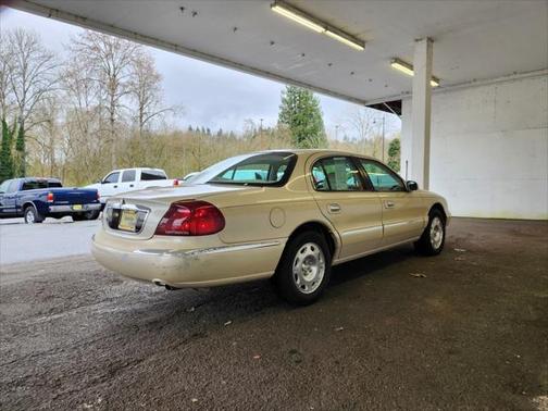 2002 Lincoln Continental Base