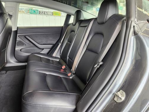 Midnight Silver Metallic 2018 Tesla Model 3 Long Range