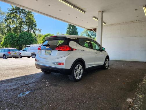 Summit White 2019 Chevrolet Bolt EV LT