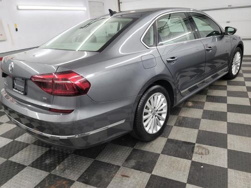 2017 Volkswagen Passat 1.8T SE