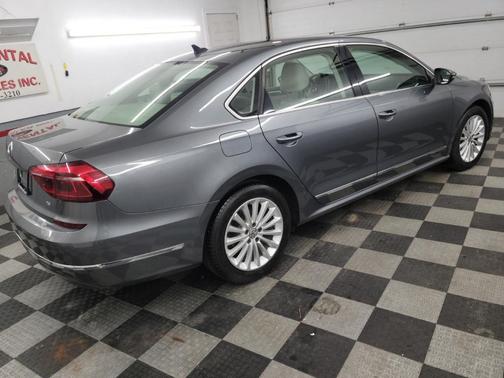 2017 Volkswagen Passat 1.8T SE