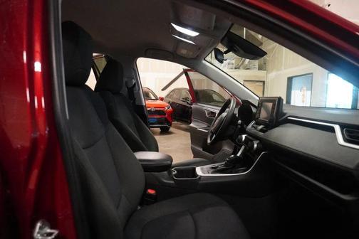 2022 Toyota RAV4 Hybrid LE