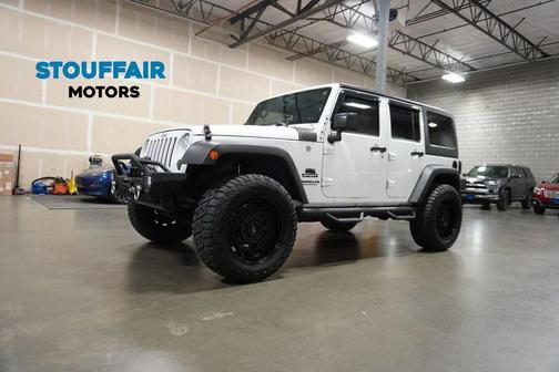 Bright White Clearcoat 2017 Jeep Wrangler Unlimited Sport