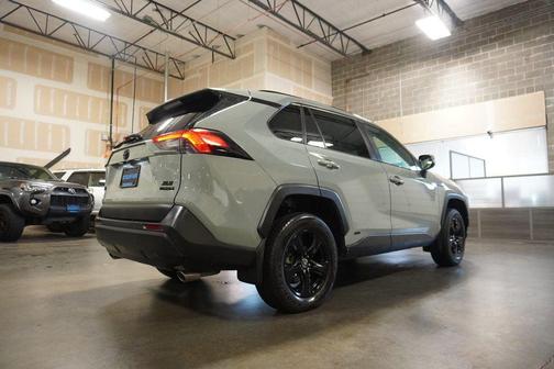 2020 Toyota RAV4 Hybrid XLE