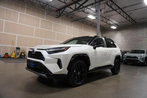 Blizzard Pearl/Midnight Black Metallic 2022 Toyota RAV4 Hybrid SE