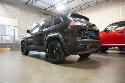 Diamond Black Crystal Pearlcoat 2022 Jeep Cherokee Trailhawk