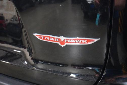 Diamond Black Crystal Pearlcoat 2022 Jeep Cherokee Trailhawk