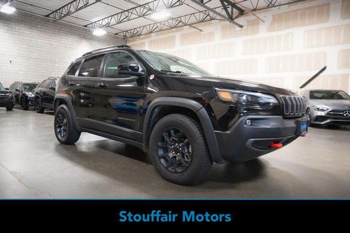 Diamond Black Crystal Pearlcoat 2022 Jeep Cherokee Trailhawk