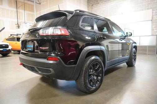 Diamond Black Crystal Pearlcoat 2022 Jeep Cherokee Trailhawk