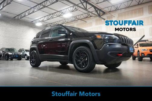 Diamond Black Crystal Pearlcoat 2022 Jeep Cherokee Trailhawk