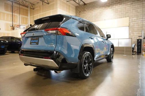 2022 Toyota RAV4 Hybrid SE