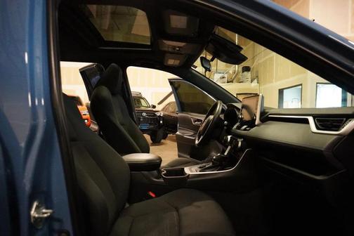 2022 Toyota RAV4 Hybrid SE