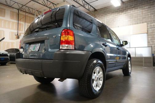 Norsea Blue Metallic 2005 Ford Escape XLT
