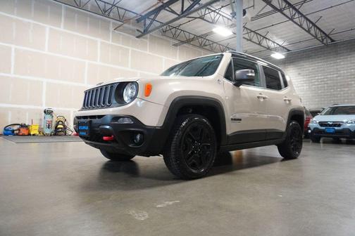 Mojave Sand 2017 Jeep Renegade Trailhawk