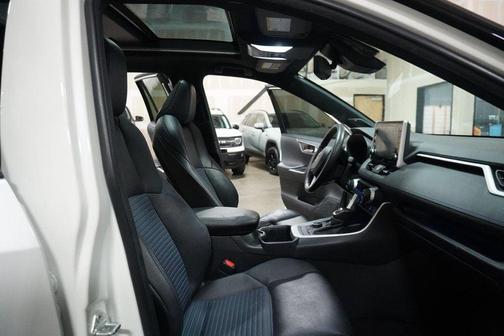 2022 Toyota RAV4 Hybrid SE