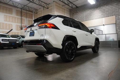 2022 Toyota RAV4 Hybrid SE
