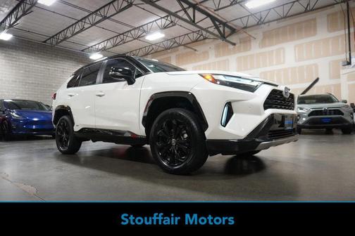 2022 Toyota RAV4 Hybrid SE