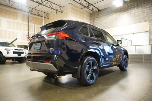 2021 Toyota RAV4 Hybrid SE