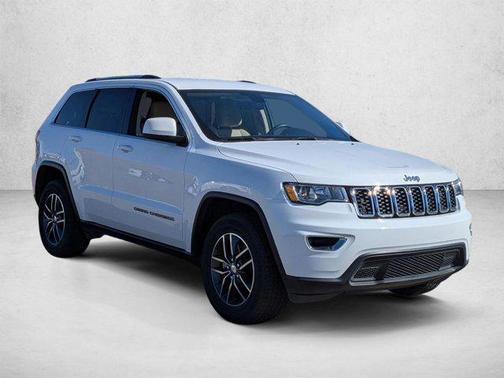 Bright White Clearcoat 2018 Jeep Grand Cherokee Laredo E