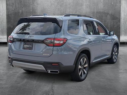 2025 Honda Pilot Touring 8-Passenger