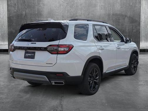 2025 Honda Pilot Touring 8-Passenger