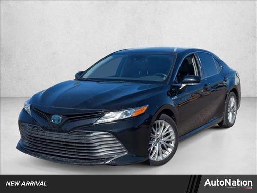 2020 Toyota Camry Hybrid XLE